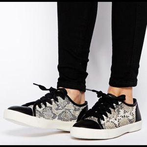 COPY - KG By Kurt Geiger Libby Snake Print shoe, size 9